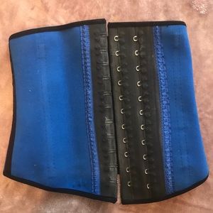 Brand new Ann cherry sports waist cincher